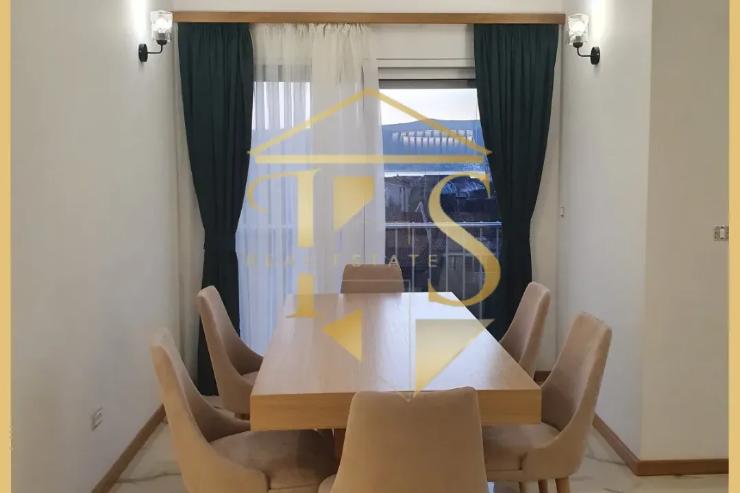 Rent, three bedroom apartment, 150m², Kalimanj, Tivat