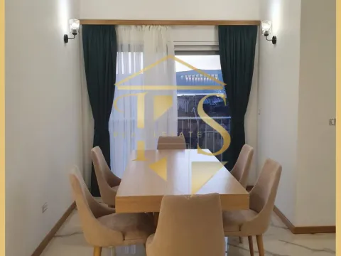 Izdavanje, trosoban stan, 150m², Kalimanj, Tivat - image 1