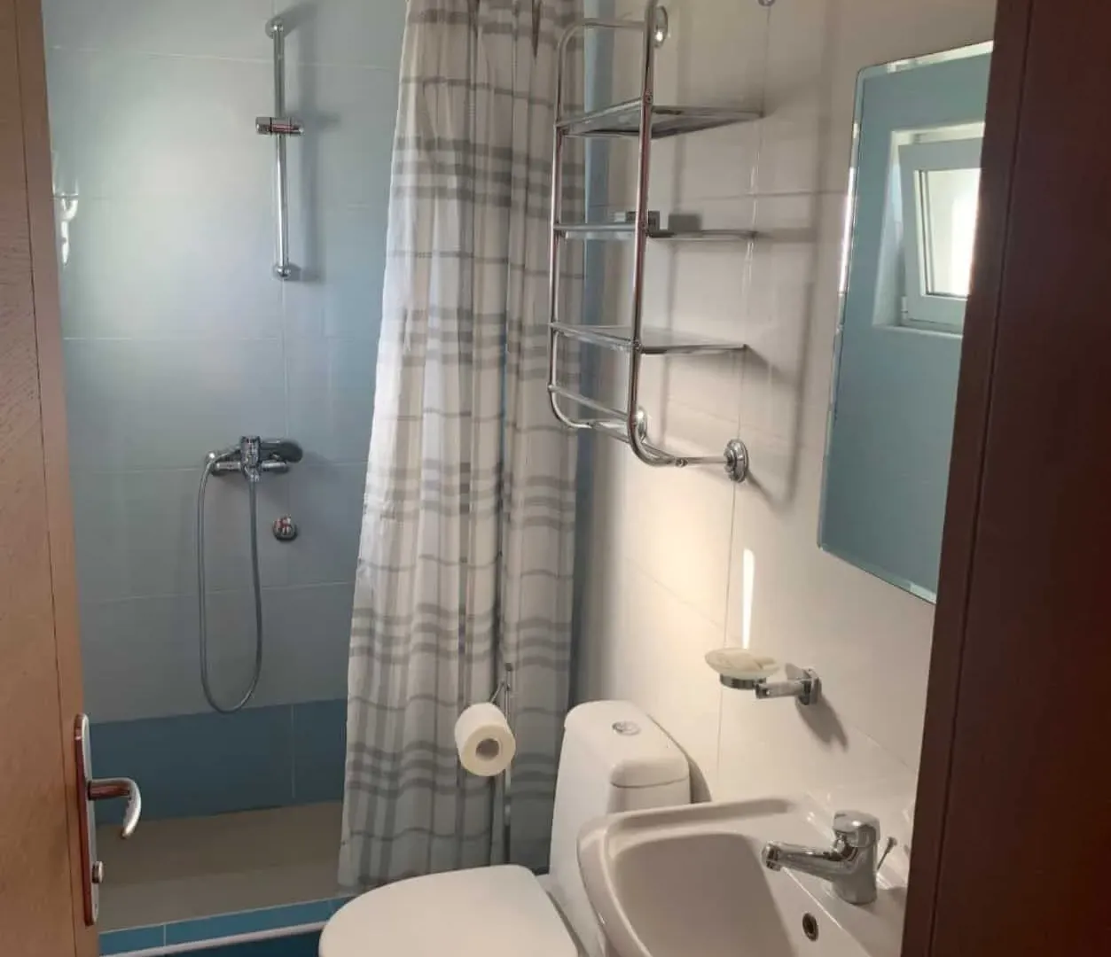Izdavanje, kuća, 240m², Donja Gorica, Podgorica