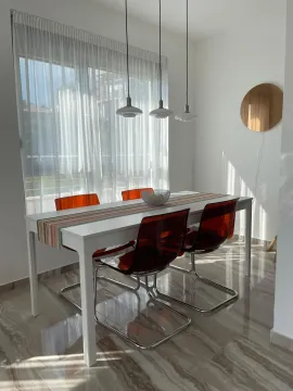 Izdavanje, trosoban stan, 81m², Pod Kuk, Tivat - image 3