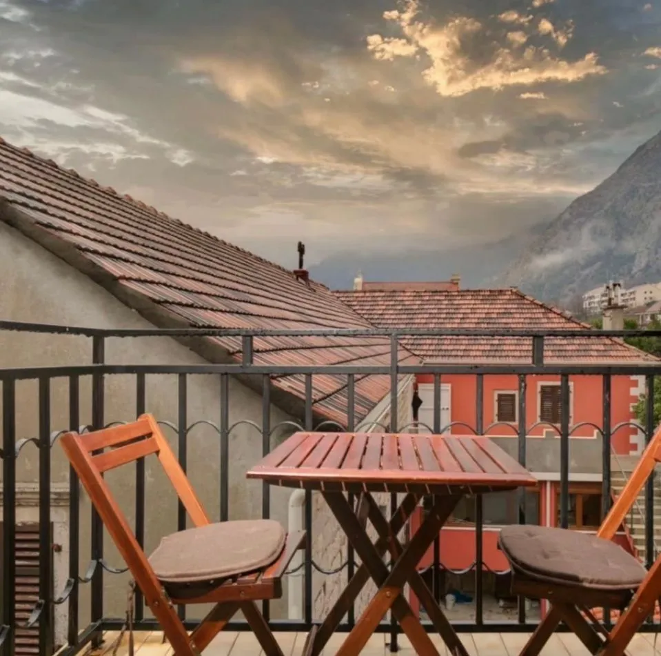 Izdavanje, jednosoban stan, 30m², Dobrota, Kotor