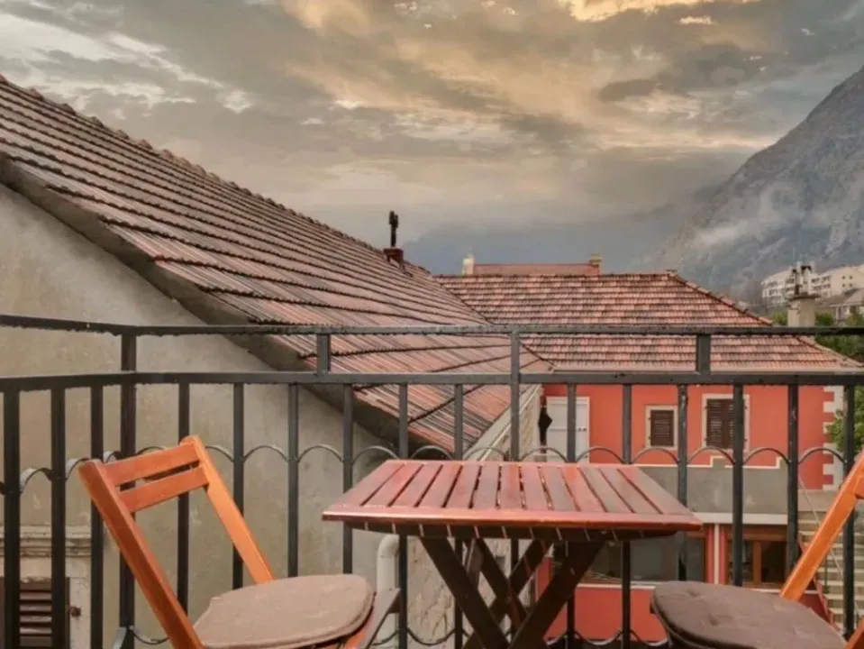 Rent, one bedroom apartment, 30m², Dobrota, Kotor