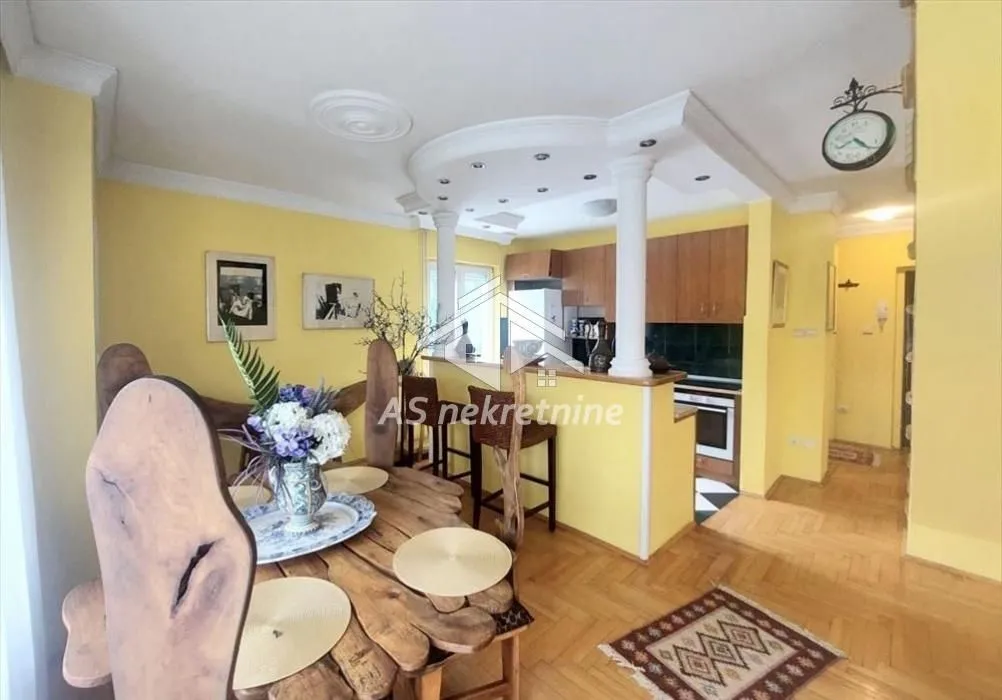 Prodaja, četvorosoban stan, 140m², Savski Venac, Beograd