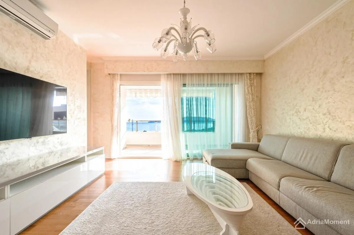 Sale, two bedroom apartment, 115m², Bečići, Budva