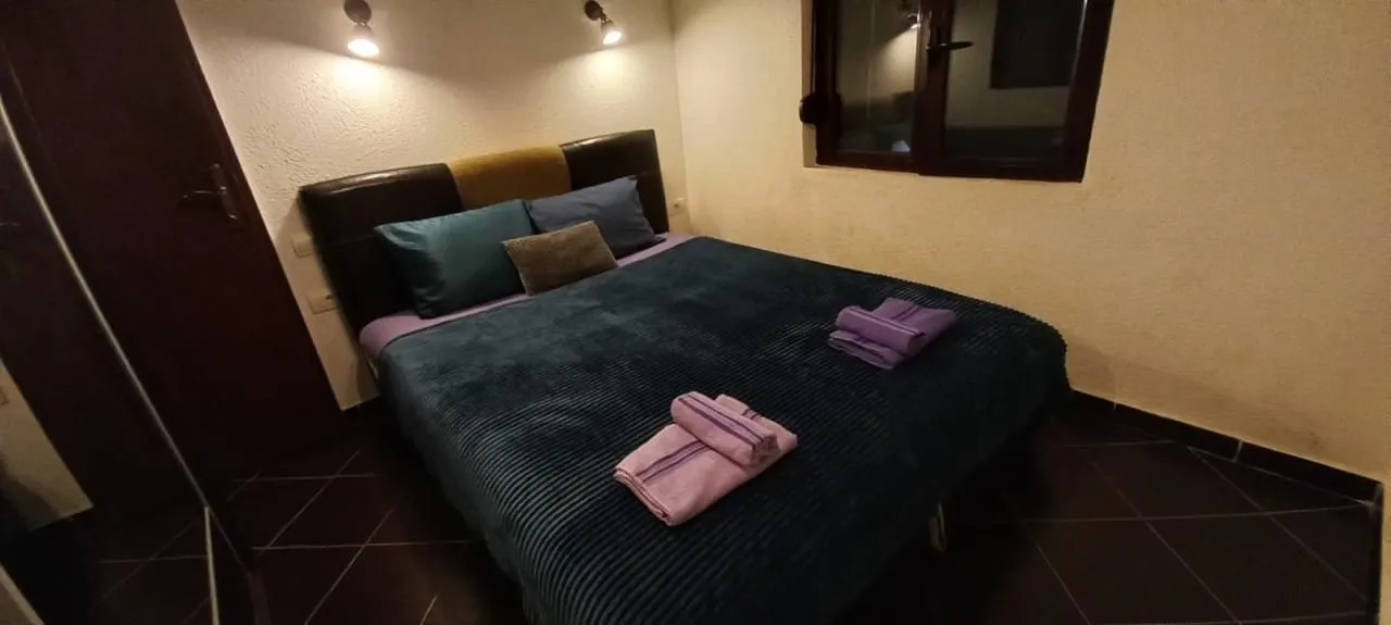 Izdavanje, kuća, 40m², Dobra Voda, Budva