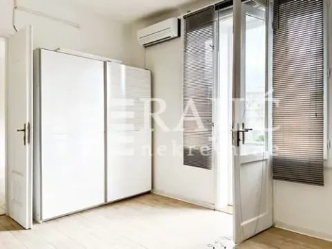 Bright bedroom with a large wardrobe and access to the terrace. - image 7