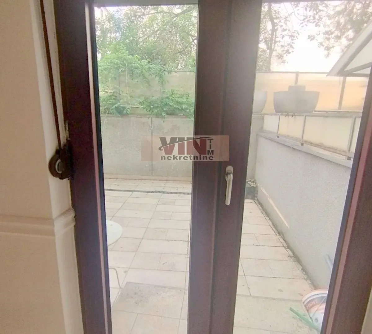 Izdavanje, poslovni prostor, 40m², Altina, Beograd