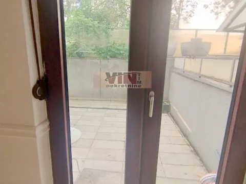 Izdavanje, poslovni prostor, 40m², Altina, Beograd - image 8