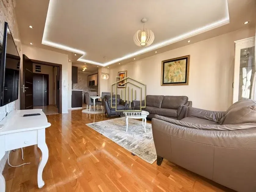 Izdavanje, dvosoban stan, 90m², Preko Morače, Podgorica