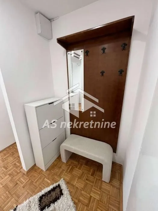 Izdavanje, trosoban stan, 70m², Novi Beograd Blok 23, Novi Beograd Sve Podlokacije