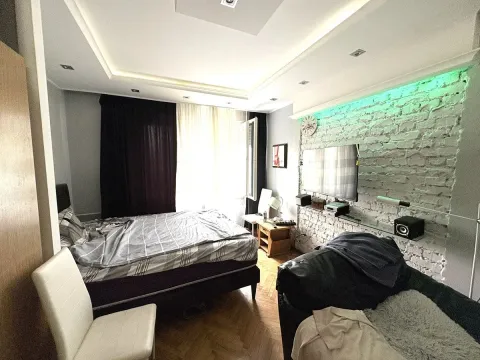 Izdavanje, trosoban stan, 44m², Kalenić Pijaca, Vračar Sve Podlokacije - image 4