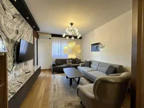 Izdavanje, dvosoban stan, 71m², New City, Podgorica