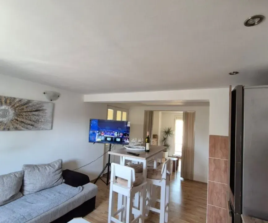 Izdavanje, dvosoban stan, 54m², Bjeliši, Bar