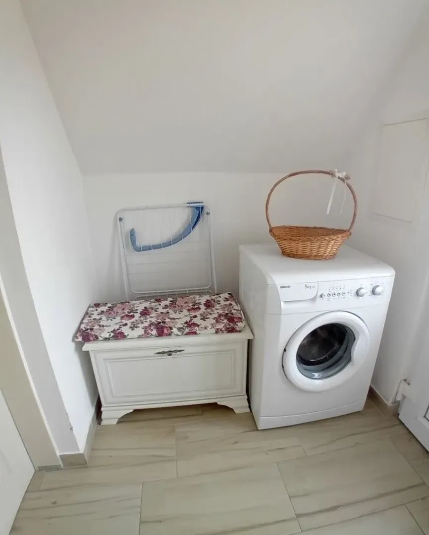 Izdavanje, garsonjera, 40m², Straševina, Nikšić