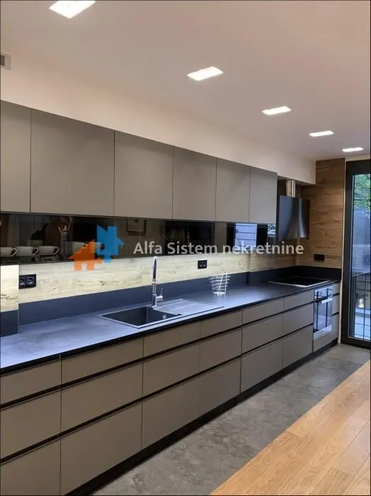 Rent, three bedroom apartment, 91m², Stari Grad, Beograd