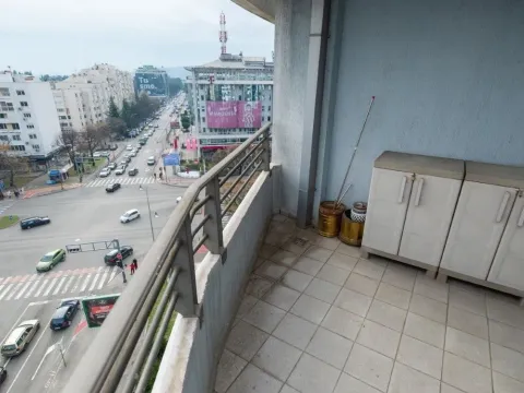 Izdavanje, trosoban stan, 140m², Preko Morače, Podgorica - image 15