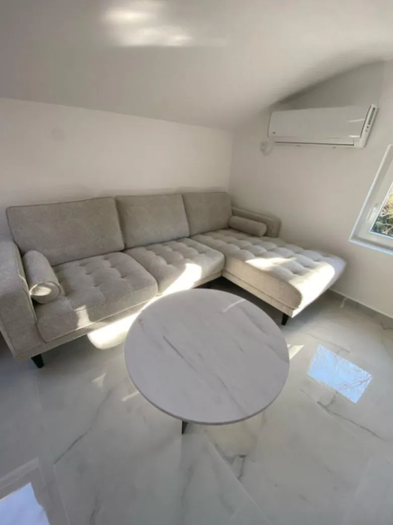 Izdavanje, jednosoban stan, 32m², Pržno, Budva
