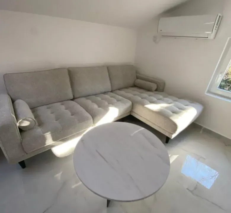 Izdavanje, jednosoban stan, 32m², Pržno, Budva