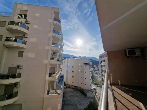 Izdavanje, jednosoban stan, 87m², Bečići, Budva - image 24