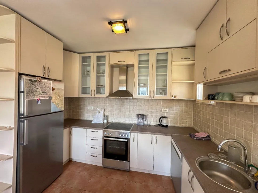 Izdavanje, dvosoban stan, 106m², Stari Aerodrom, Podgorica