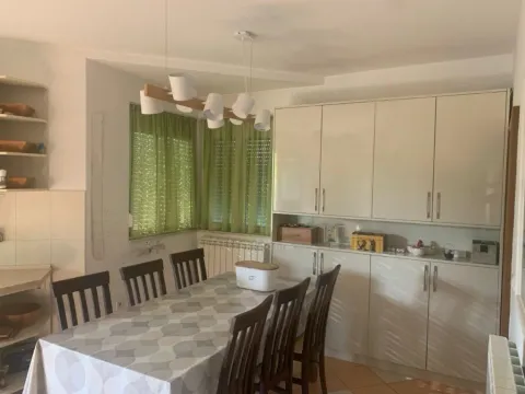 Izdavanje, kuća, 240m², Donja Gorica, Podgorica - image 4