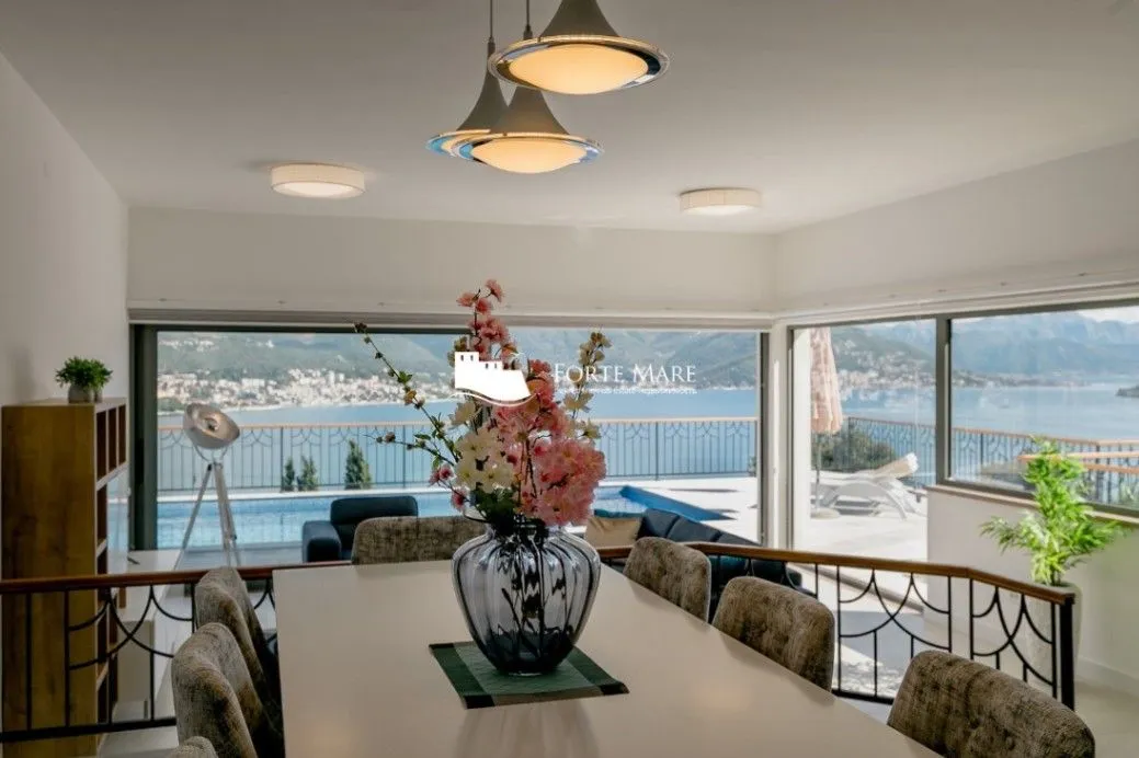 Prodaja, kuća, 236m², Njivice, Herceg Novi