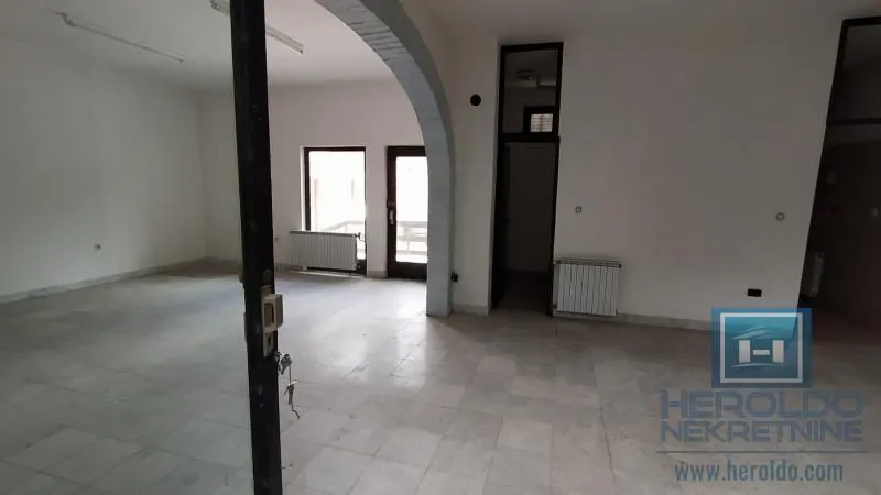 Sale, office space, 731m², Aqua park, Jagodina