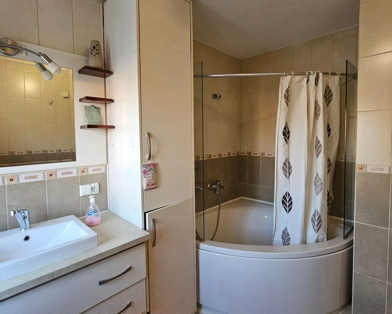 Izdavanje, kuća, 216m², Dalmatinska ulica, Podgorica