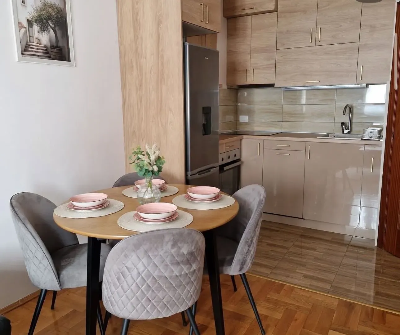 Izdavanje, dvosoban stan, 55m², Krivi Most, Podgorica