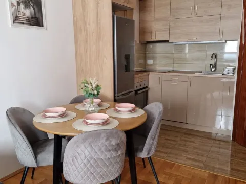Izdavanje, dvosoban stan, 55m², Krivi Most, Podgorica - image 2