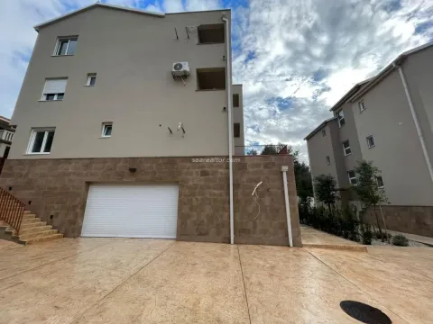 Rent, two bedroom apartment, 60m², Tivat, Crna Gora - image 16