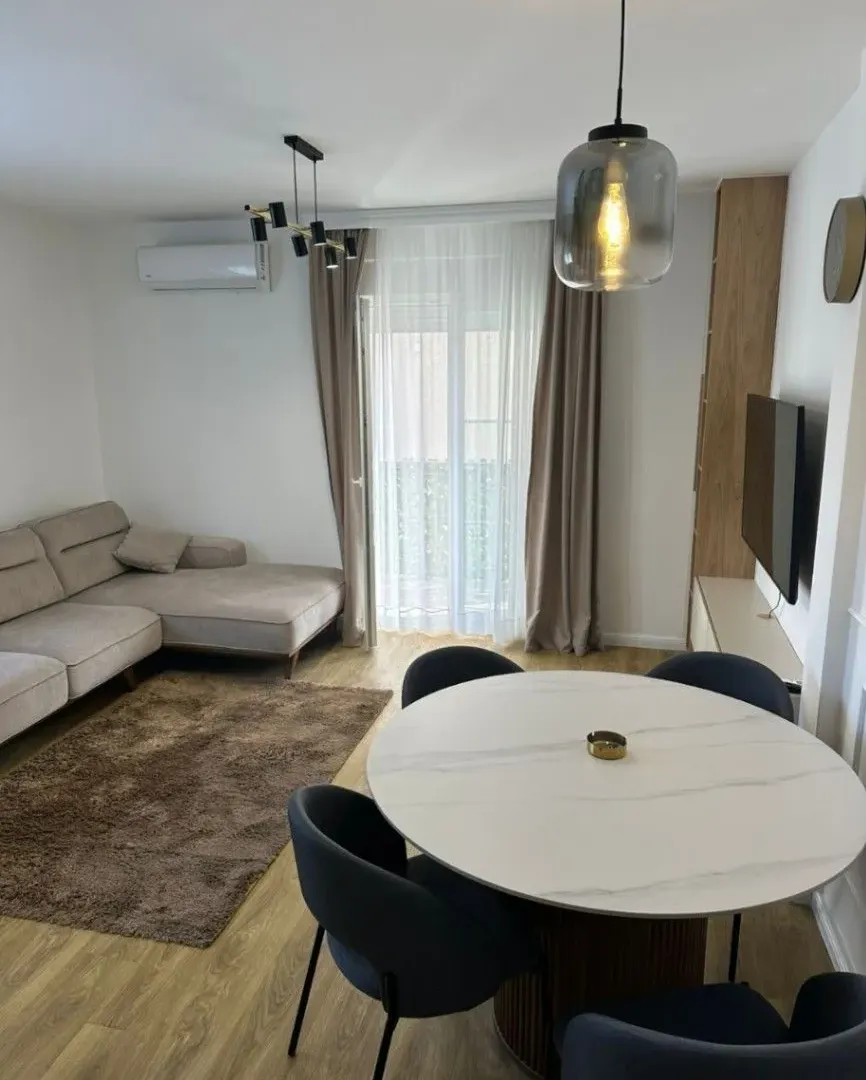Izdavanje, dvosoban stan, 75m², Gruda, Cetinje
