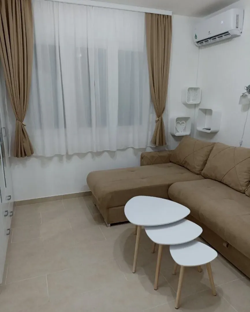 Prodaja, garsonjera, 24m², Gintaš, Podgorica