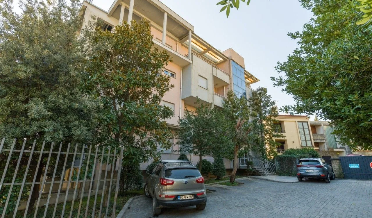 Izdavanje, dvosoban stan, 70m², Gorica C, Podgorica
