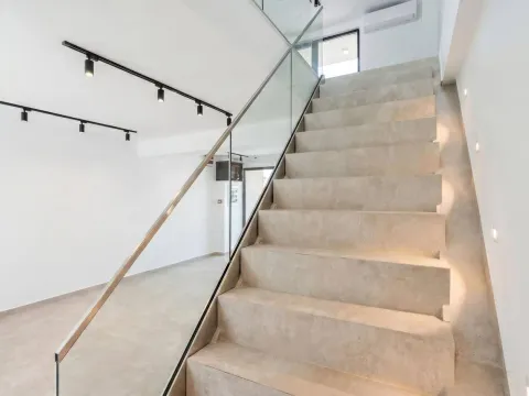 Izdavanje, poslovni prostor, 132m², Centar, Budva - image 3