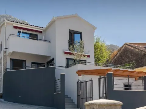 Sale, house, 160m², Kotor, Crna Gora