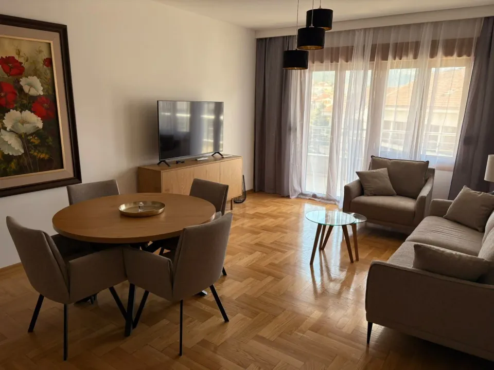 Rent, one bedroom apartment, 64m², Centar, Tivat