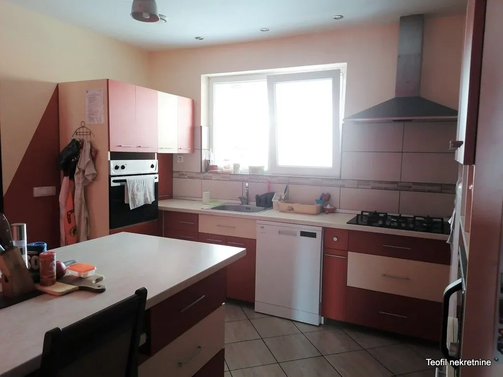 Prodaja, kuća, 256m², Surčin, Beograd