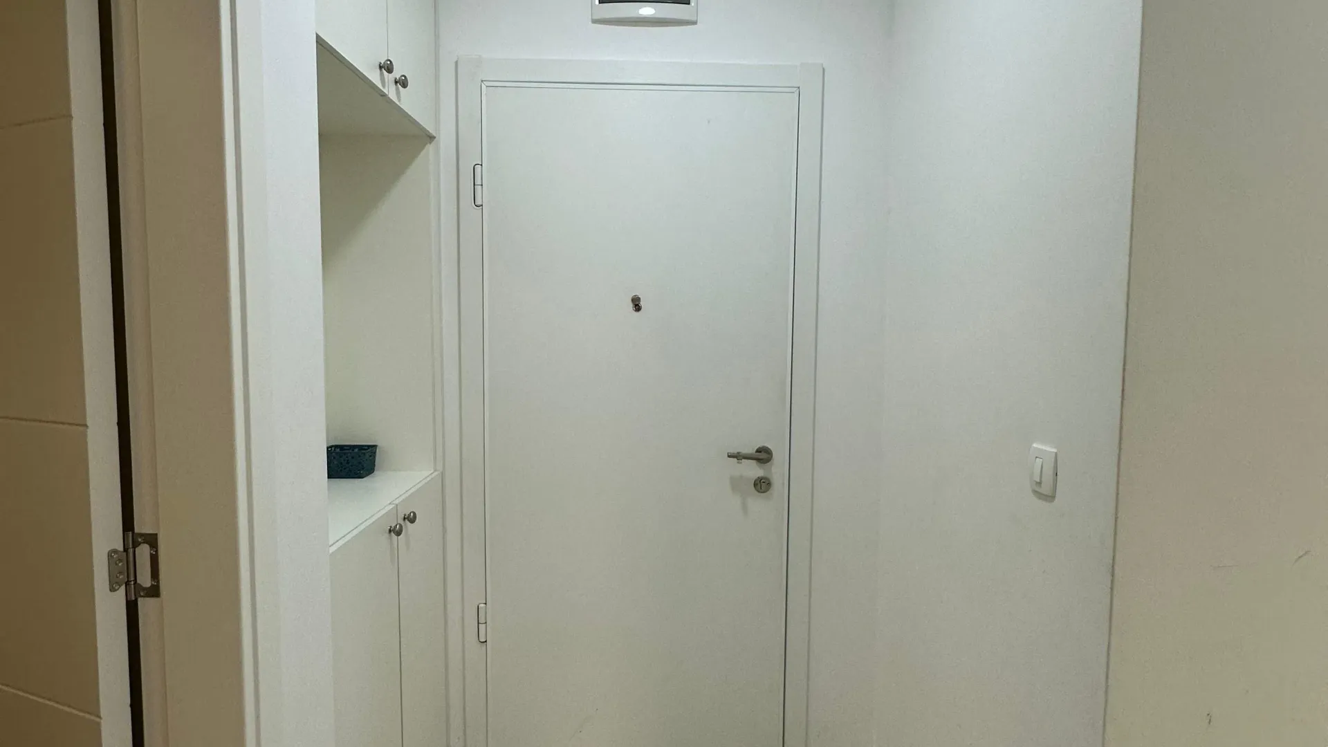 Izdavanje, dvosoban stan, 70m², Kalimanj, Tivat