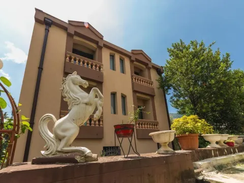 Izdavanje, kuća, 300m², Dubovica, Budva - image 19