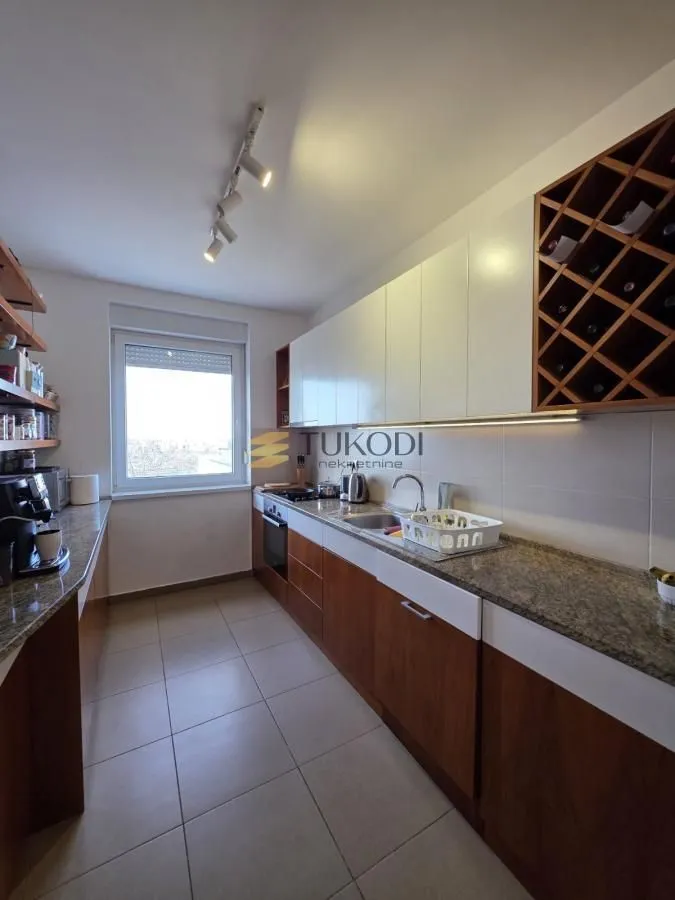 Prodaja, četvorosoban stan, 114m², Sremska Kamenica, Petrovaradin