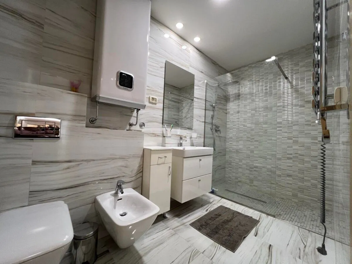 Izdavanje, trosoban stan, 103m², Momišići, Podgorica