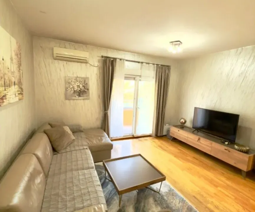 Izdavanje, jednosoban stan, 50m², City Kvart, Podgorica