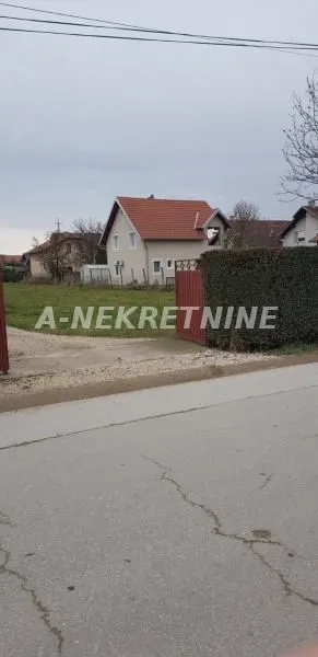 Izdavanje, plac, 2000m², Veternik, Novi Sad Sve Podlokacije