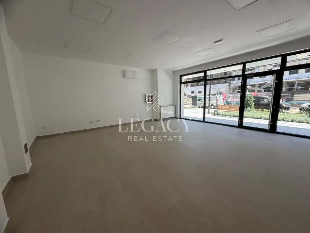 Izdavanje, poslovni prostor, 52m², Novi Beograd Blok 65, Novi Beograd Sve Podlokacije