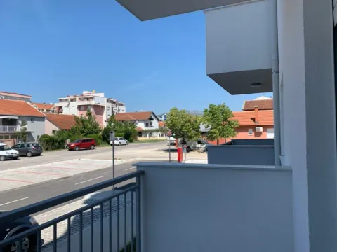 Izdavanje, jednosoban stan, 49m², Stari Aerodrom, Podgorica - image 9