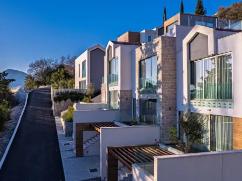 Prodaja, dvosoban stan, 240m², Centar, Tivat - image 9