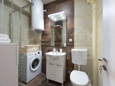 Rent, two bedroom apartment, 75m², Tivat, Crna Gora - image 9