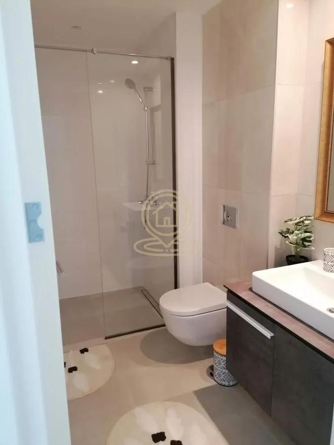 Izdavanje, trosoban stan, 70m², Savski Venac, Beograd