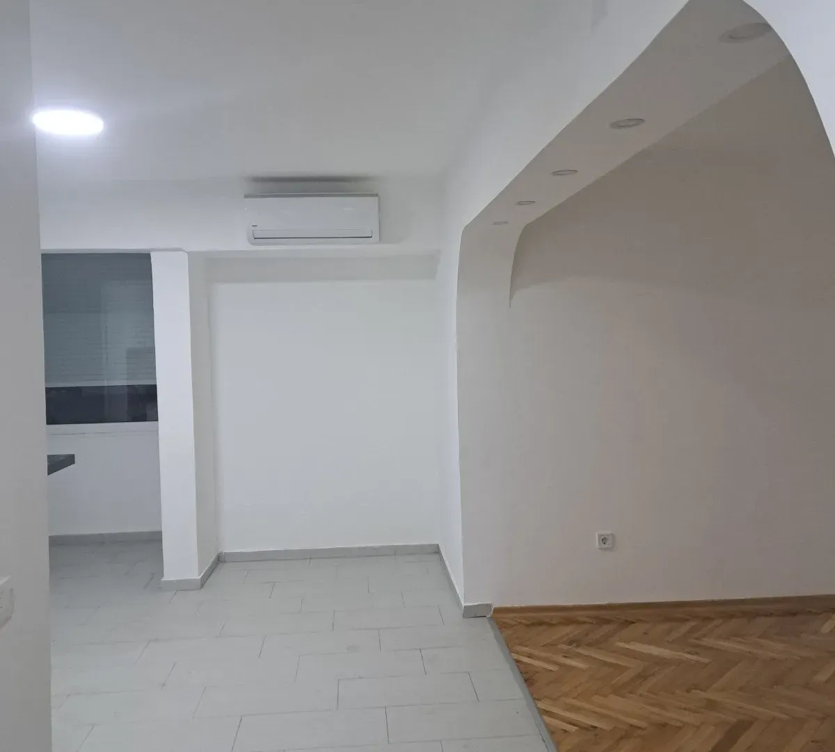 Prodaja, dvosoban stan, 60m², Centar, Bar